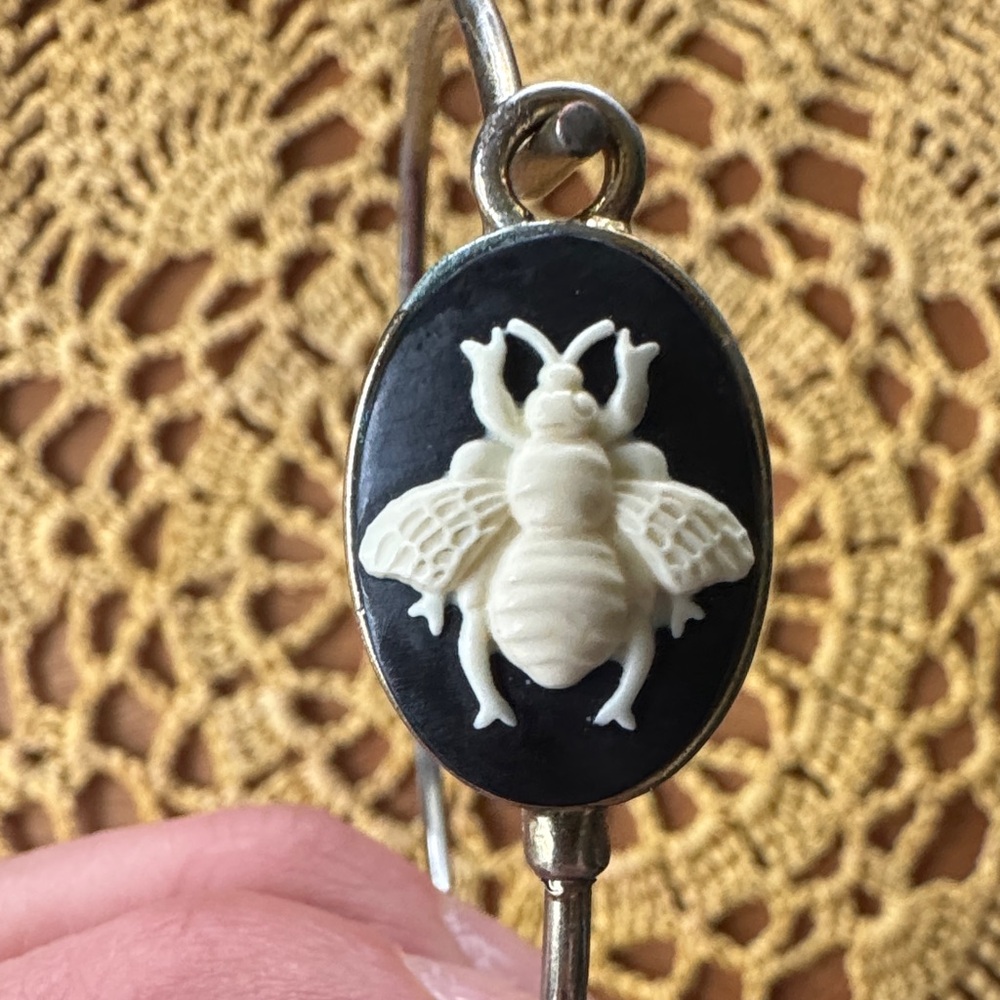 Black and Cream Bee Bracelet